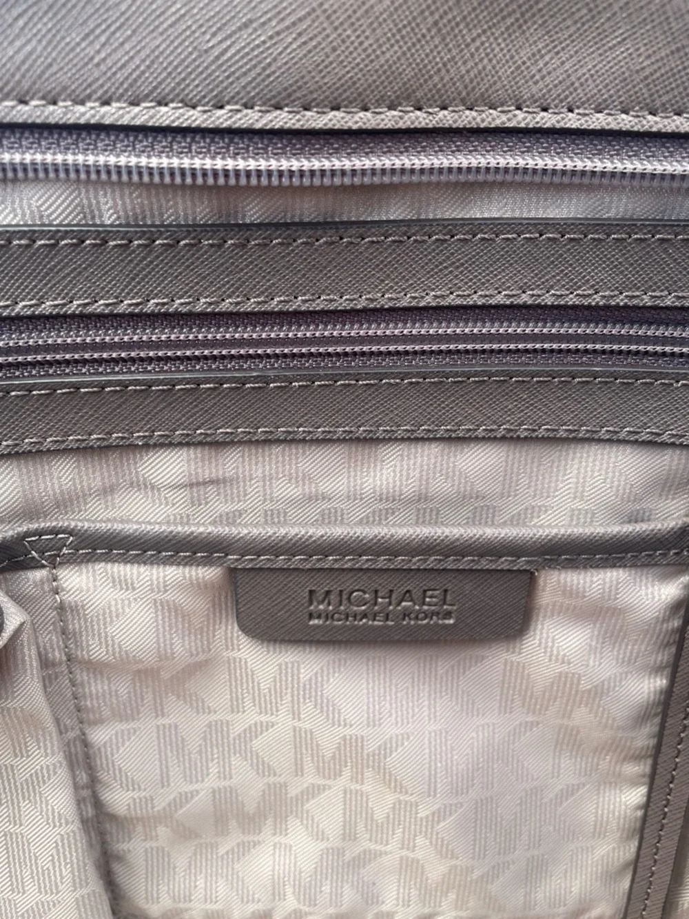Michael Kors Jet Set Travel Medium Saffiano Leather Top Zip Tote  (CSR) - Picture 11 of 16